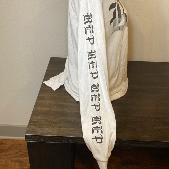 Authentic Taylor Swift White Reputation Long Sleeve Shirt - Picture 5 of 7